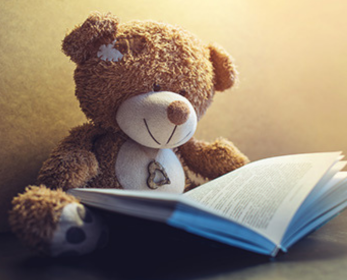 Teady bear reading a book