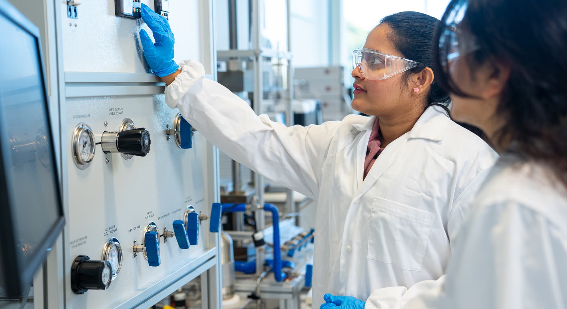 Female engineers in lab